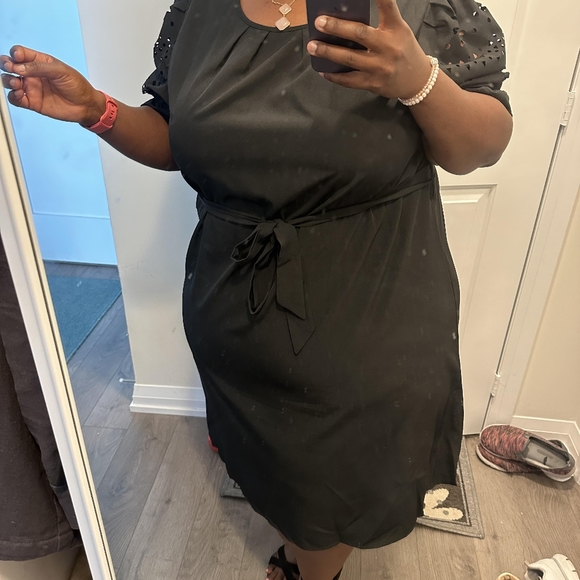 SHEIN Black dress with pattern sleeve - Picture 7 of 8